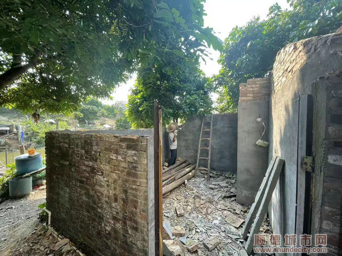 南浦村民開展涉水違建自行拆除行動。.jpg