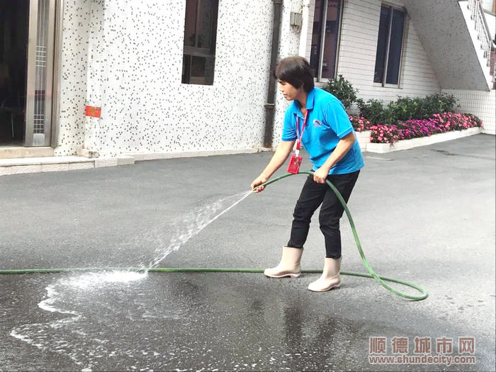2李愛霞親力親為，以身作則。.jpg
