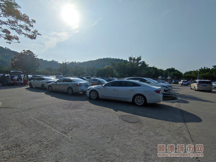 目前順峰山公園停車場車位緊張現象有所緩解。.jpg
