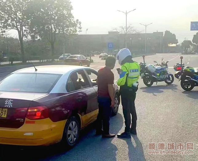 交警依法對教練員處200元罰款。.jpg
