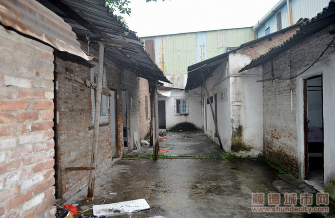1自建房存在安全隱患。.jpg