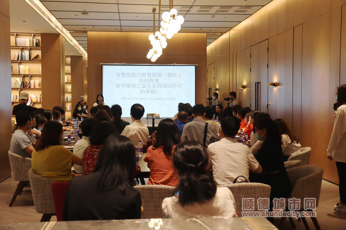 澳門旅游學院持續教育學校校長黃婉妍帶來了一場干貨滿滿的講座。.JPG