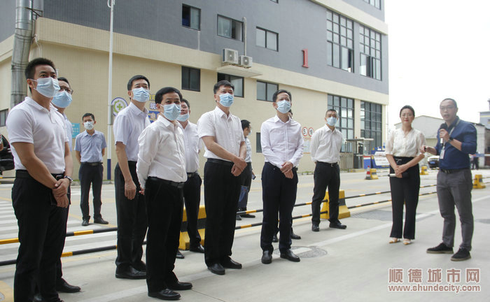 001參會者到德龍智造科技園了解安全與應急規范化建設情況。.JPG