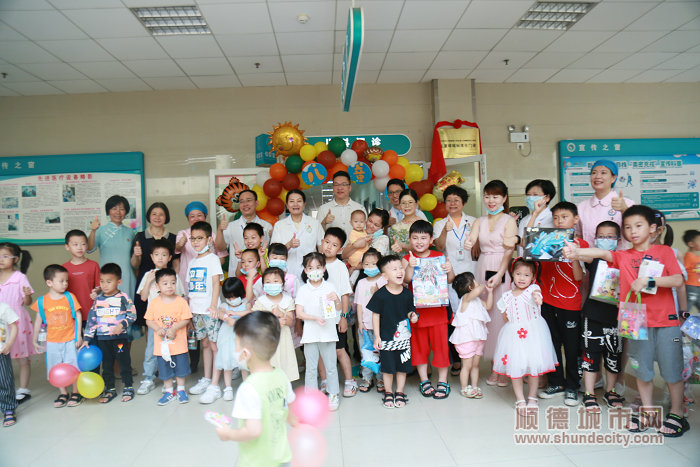 眾人共同參觀了龍江醫院兒科。.jpg