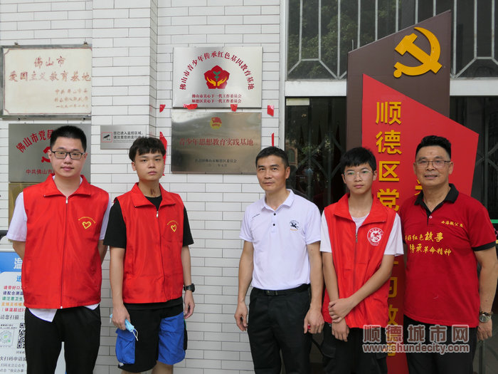 活動現場舉行了青少年思想教育實踐基地揭牌儀式。.jpg