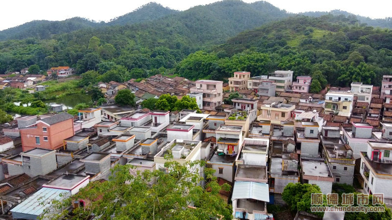 美麗的云河村。.jpg