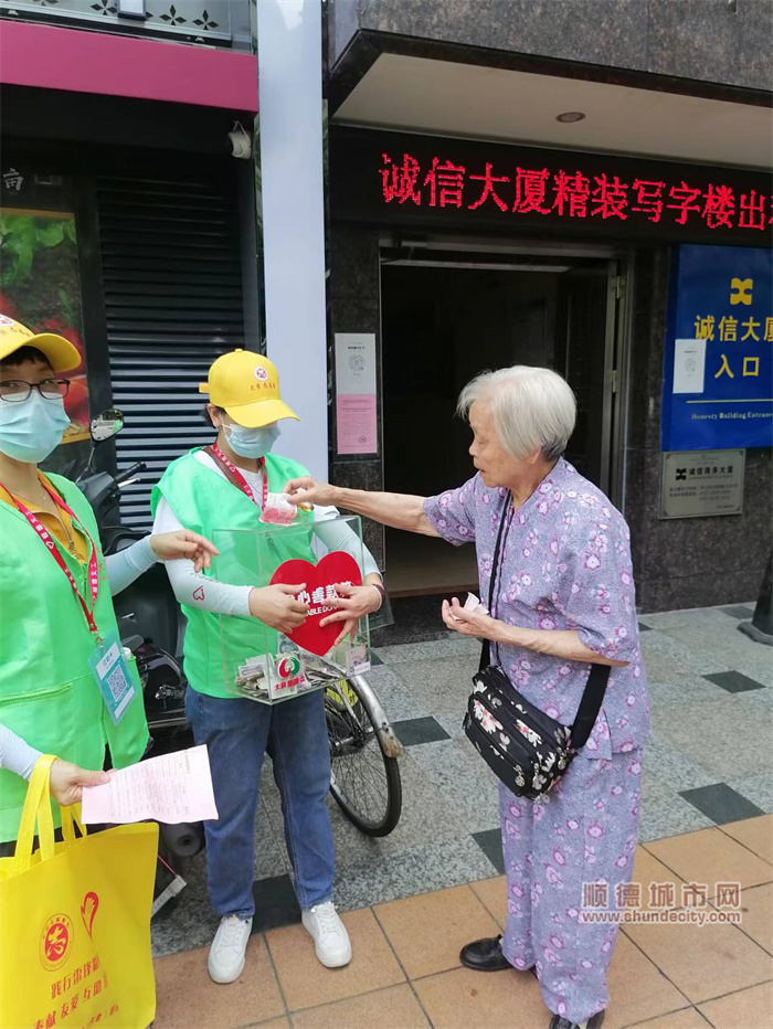 大良團工委、志愿者聯合會組織開展廣東扶貧日街頭募捐活動 (1).jpg