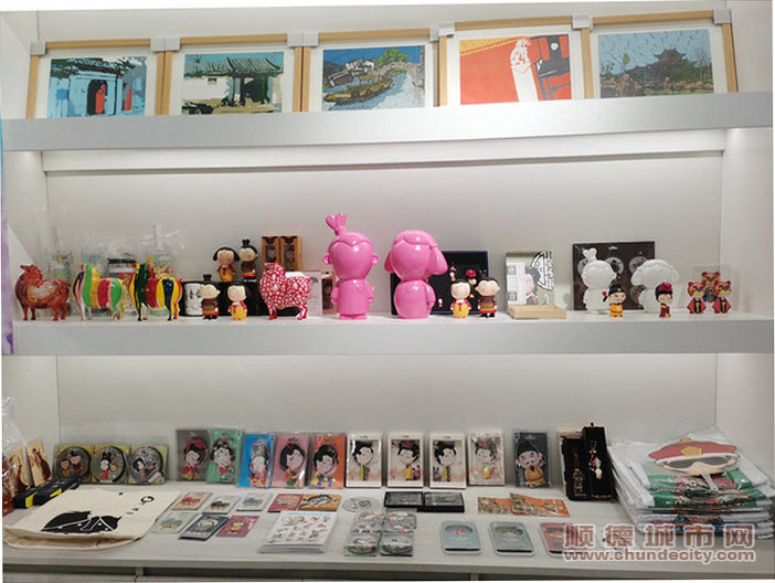 和藝術創新中心展覽的文創產品。.jpg