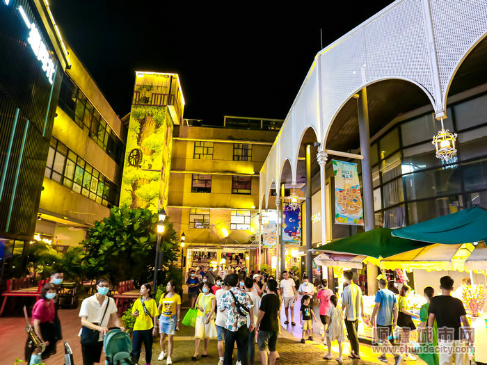 漁人碼頭片區夜晚人氣火爆。.jpg