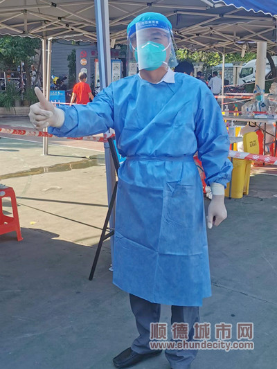 區人大代表張廣輝，李局發動公司員工積極參與核酸檢測工作，支援南江社區_副本.jpg