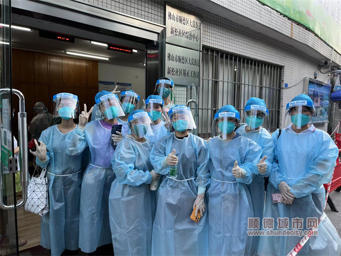區人大代表陳仕香帶領桂畔小學教師團隊14人，積極參與社區核酸檢測工作，支援新松社區1.jpg