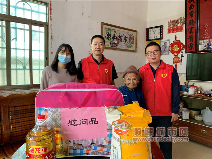 梁翠文開展中秋節節日慰問孤寡老人活動_副本.jpg