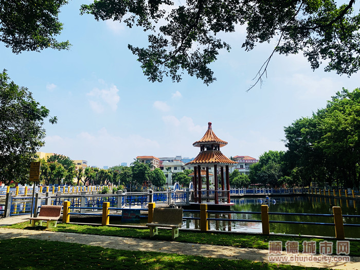 冠大蔭濃、郁郁蔥蔥充盈公園。.jpg