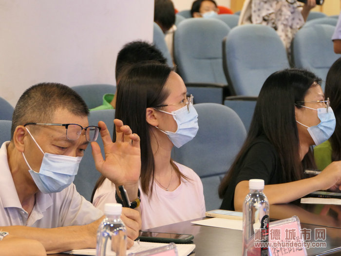 認真培訓的志愿者代表。.jpg