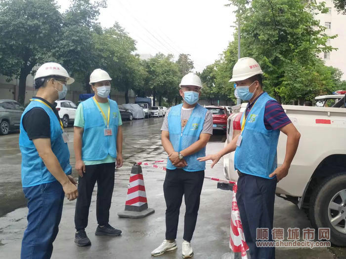 區、鎮兩級聯合執法部門來到清岸現場_副本.jpg