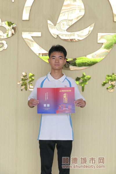 李孝弦，現(xiàn)被中國民用航天飛行學(xué)院飛行技術(shù)專業(yè)錄取。.jpg