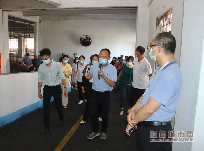 采風團前往龍江商業中心廣場小區.JPG