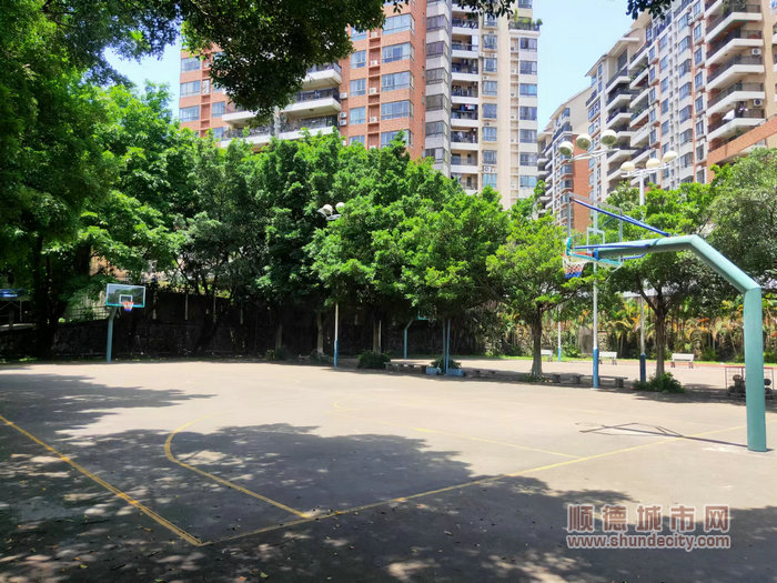 籃球場改造前。.jpg
