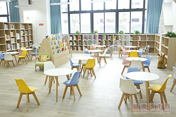 英華圖書館閱讀區.JPG