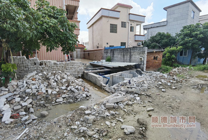 項目啟動前期清理阻礙道路的障礙物.jpg