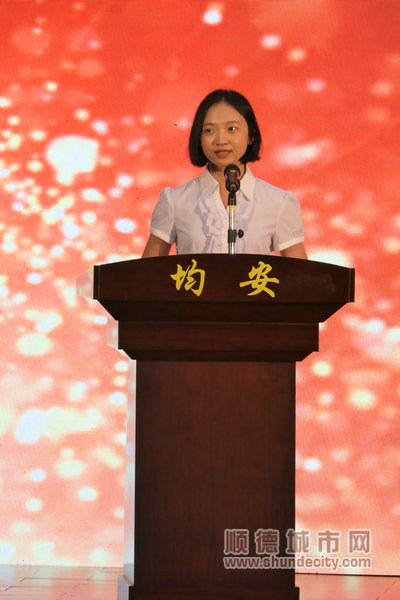 澳門科技大學的碩士研究生、均安中心小學語文教師歐陽曉珊代表發言。.jpg