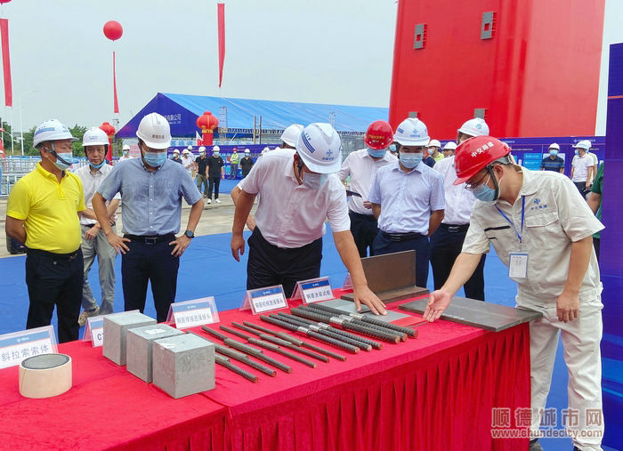 與會人員觀摩順德大橋項目質(zhì)量建設(shè)情況 (2).jpg