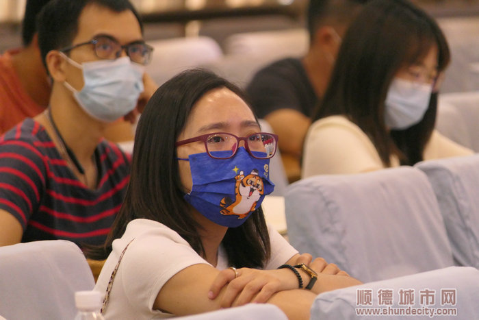 認真聆聽、學習的“法律明白人”。.jpg
