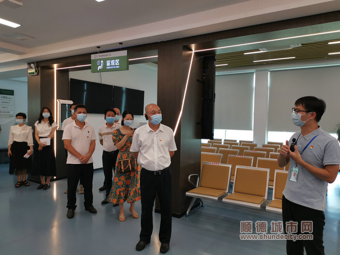 視察均安社區(qū)衛(wèi)生服務中心預防接種門診。.jpg