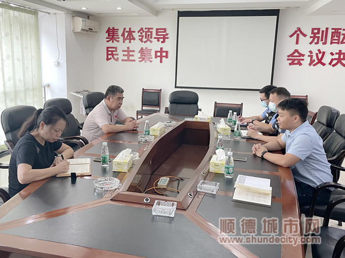 街道辦區盛鴻副主任幫扶企業座談企業圖片_副本.jpg