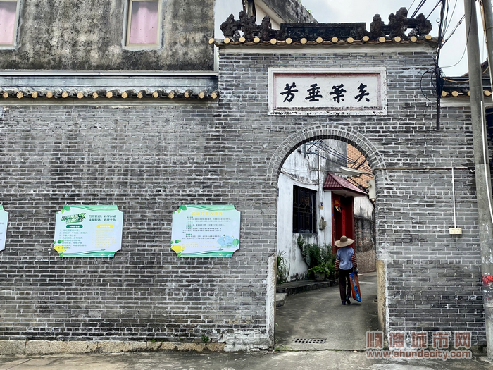 6-青磚砌成的拱門十分古樸。.png