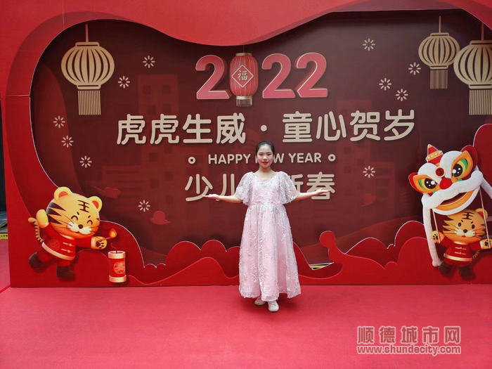 方曉婷受邀錄制廣東少兒電視臺2022年迎新春晚會。.jpg
