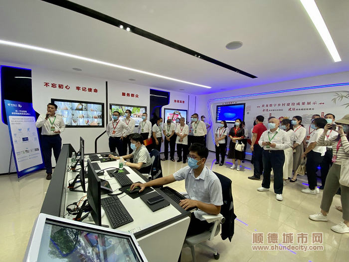 參觀智慧黃龍數字指揮中心。_副本.jpg