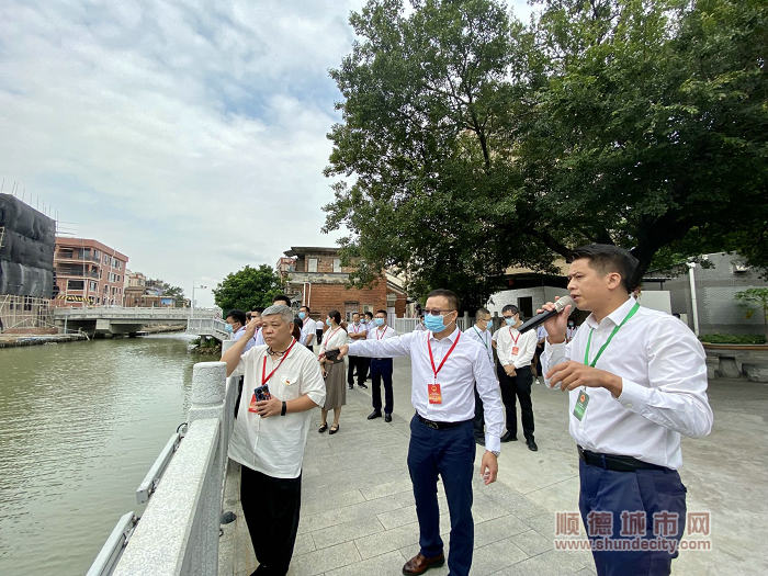 參觀黃龍村一河兩岸景觀提升工程。_副本.jpg