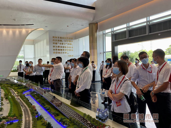 參觀順德萬洋科技眾創城園區。_副本.jpg