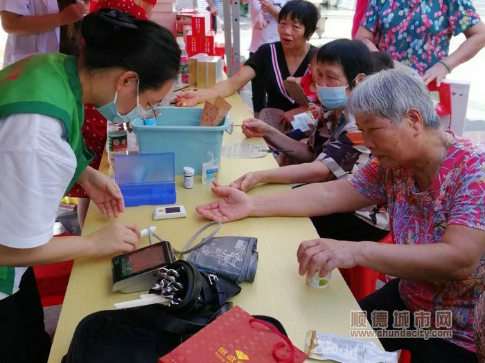 免費測量血壓。.jpg