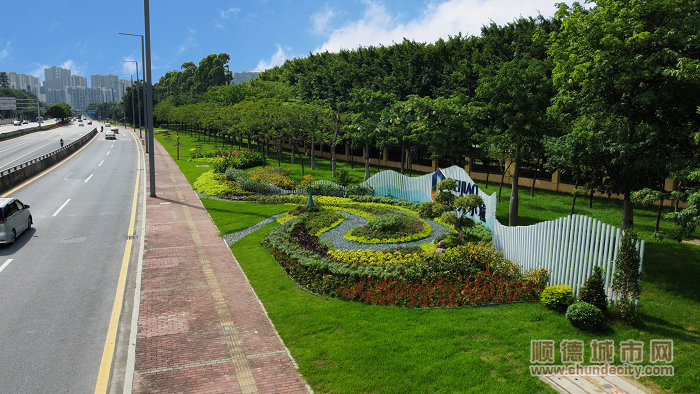 美的大道入口街心公園 _副本.jpg