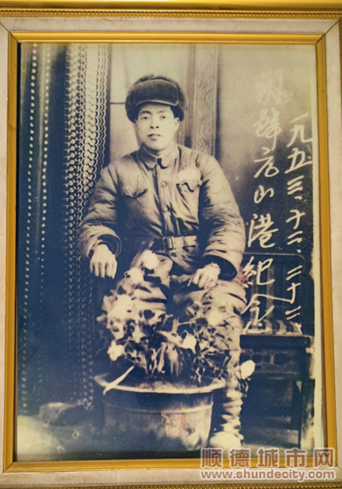 何志雄當兵時的照片。_副本.jpg
