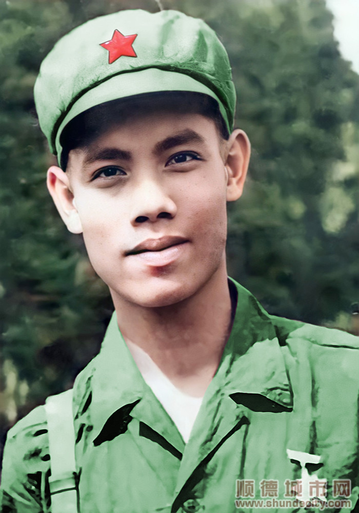 馬慶華當兵時的照片。.jpg