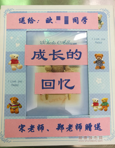 宋秋芝精心為畢業(yè)學(xué)生制作的回憶相冊。.jpg