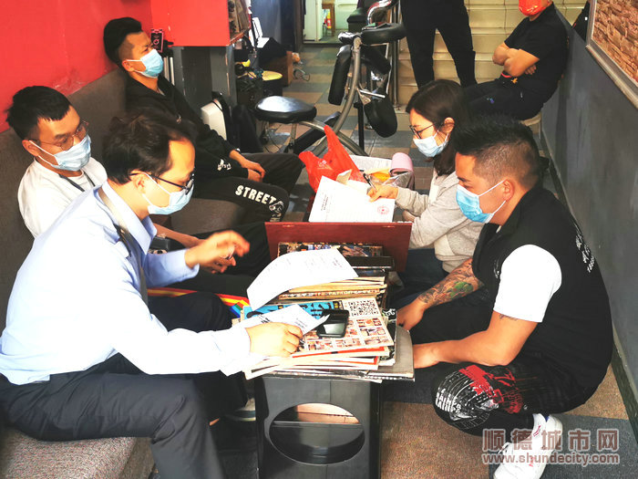 區鎮聯合，對龍江“化妝品”市場進行集中檢查。.jpg