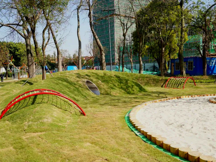 位于陳村鎮(zhèn)潭州村前街涌旁的社區(qū)公園。.jpg