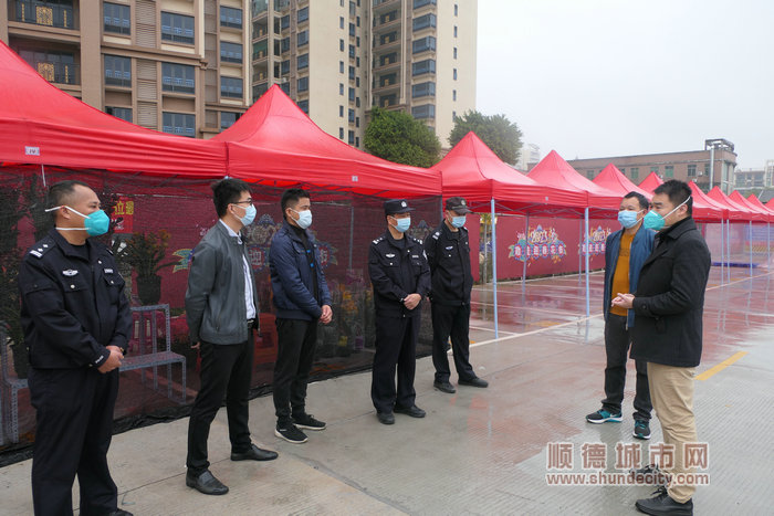 多部門聯(lián)合執(zhí)法，確保勒流迎春花市順利進(jìn)行。.jpg