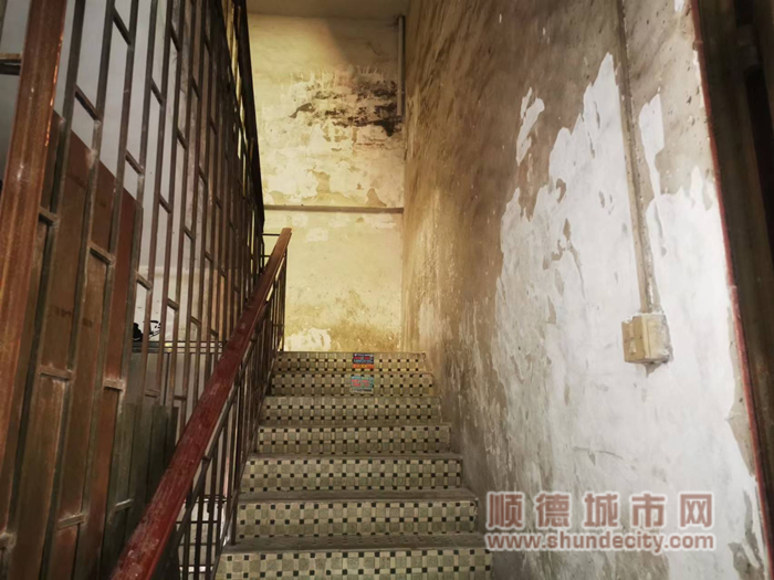 杏福苑樓道破舊_副本.png