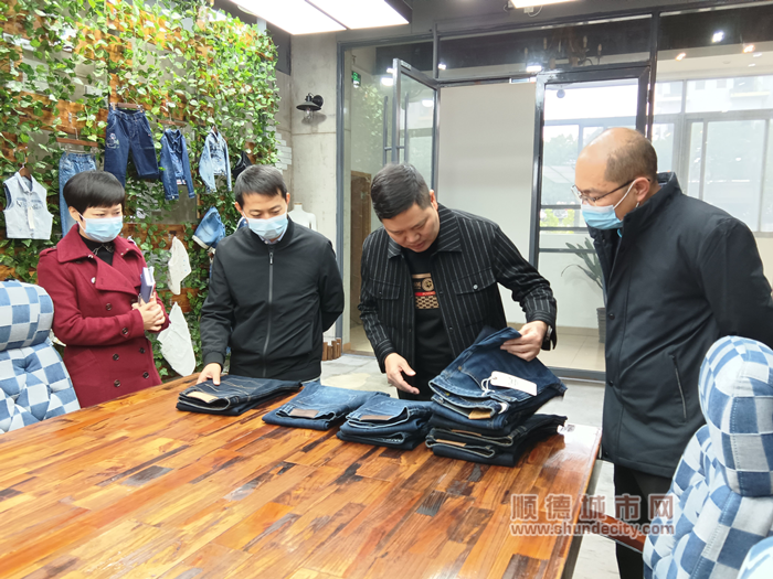 均安鎮經濟發展辦公室黨支部到奔鴻服裝有限公司走訪調研_副本.png