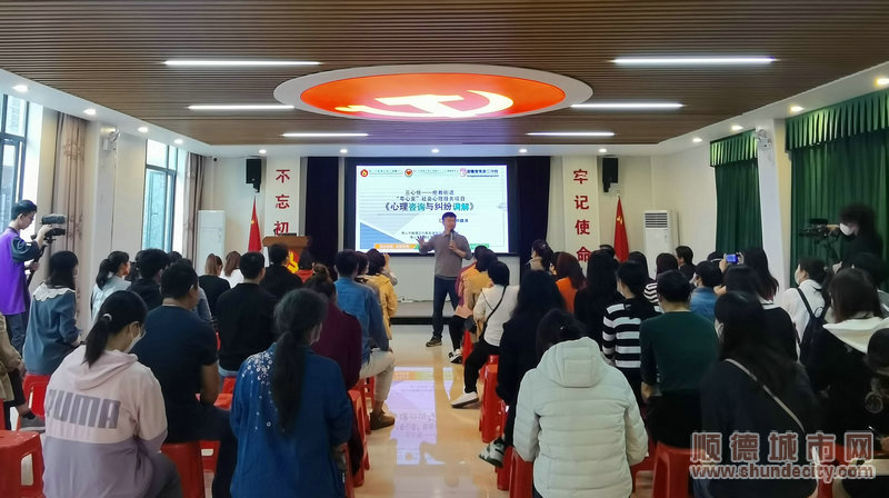志愿者們接受專業培訓。.jpg