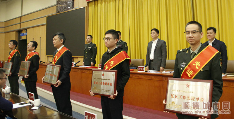 會議對2022年度武裝先進單位和先進個人進行了表彰。.JPG
