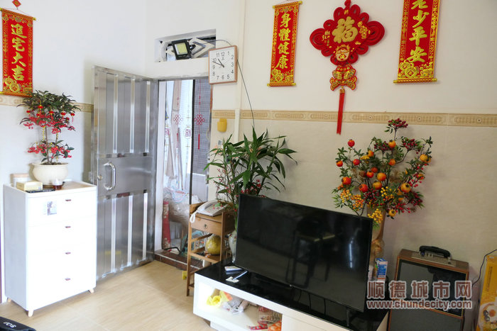 寬敞明亮的客廳空間。.jpg