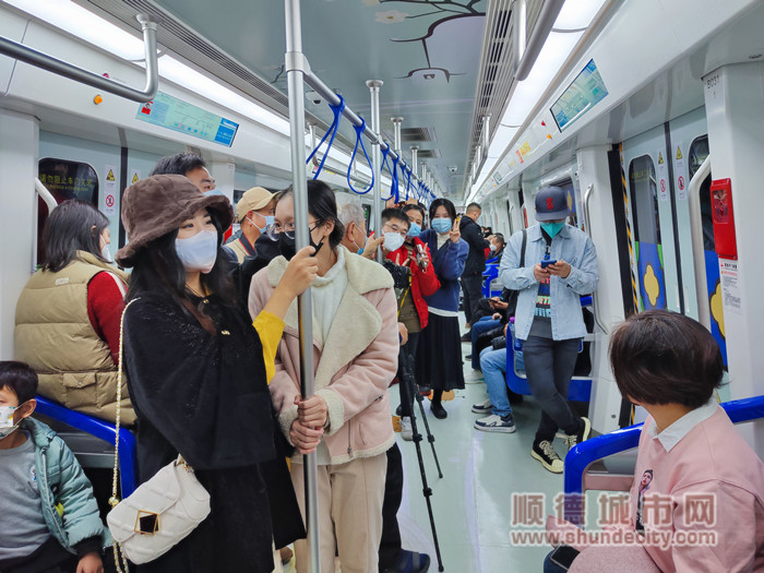 搭乘地鐵_副本.jpg