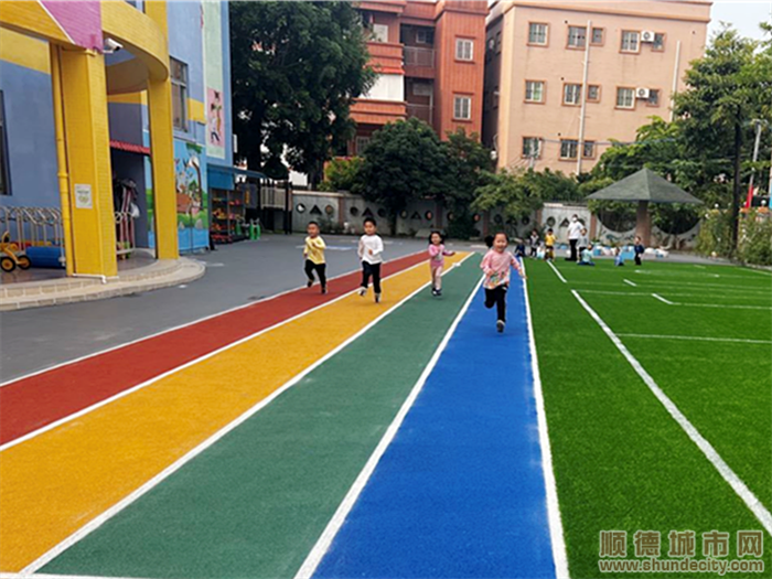 南村幼兒園改造提升后的跑道。.png