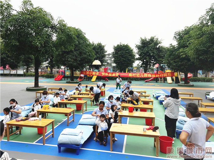 南村幼兒園開展自理能力比賽。.jpg